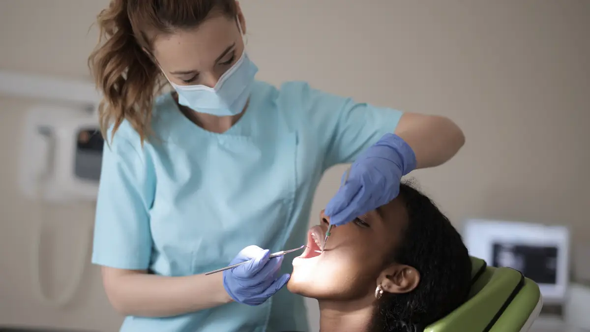 10 Signs of Poor Oral Hygiene (And What to Do About Them)